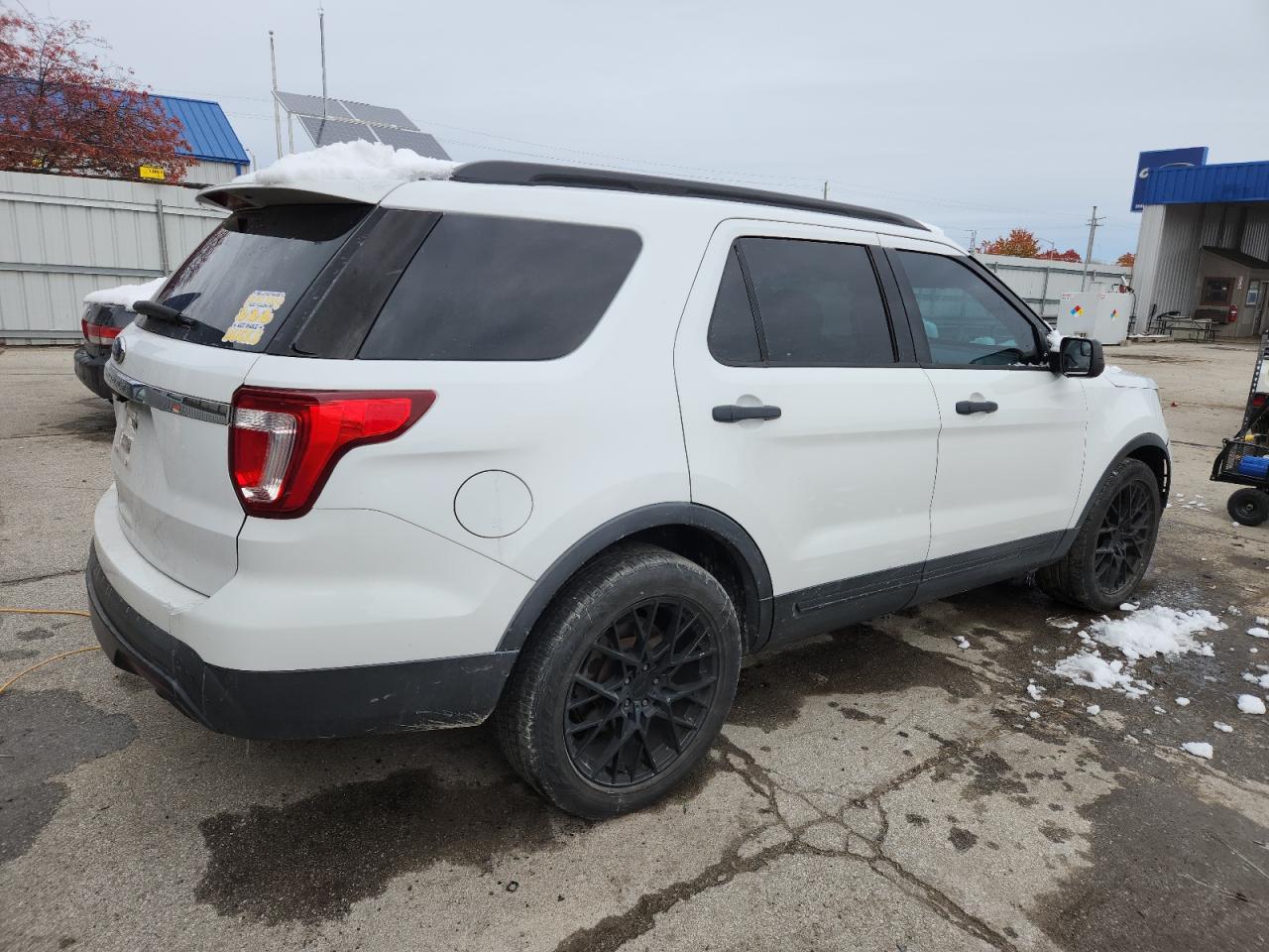 Ford Explorer Image 2