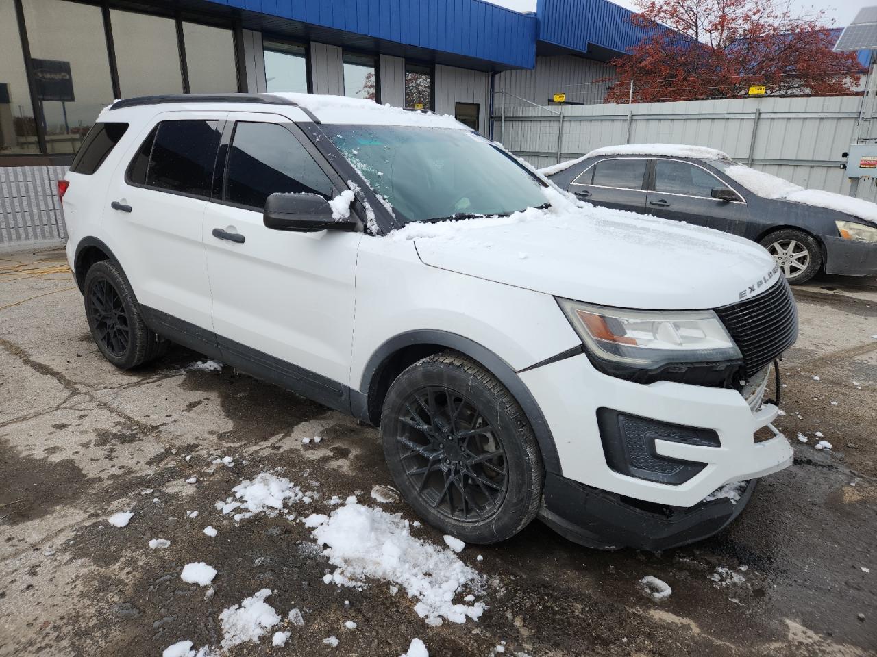Ford Explorer Image 3