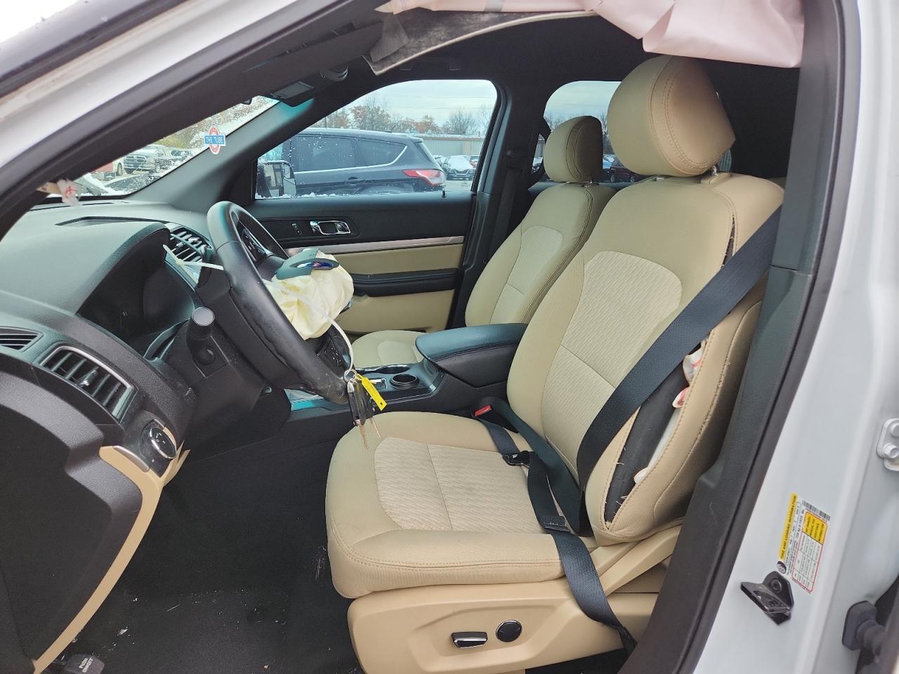 Ford Explorer Image 13