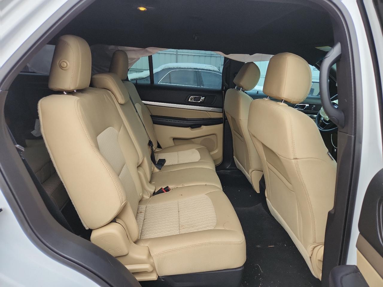 Ford Explorer Image 9