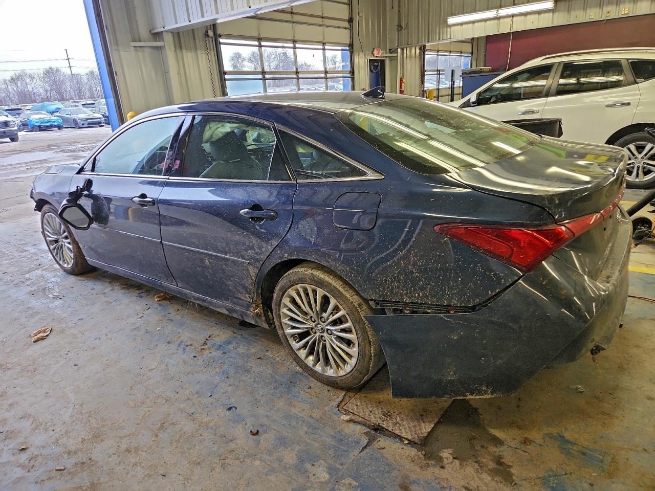 Toyota Avalon Xle Image 3