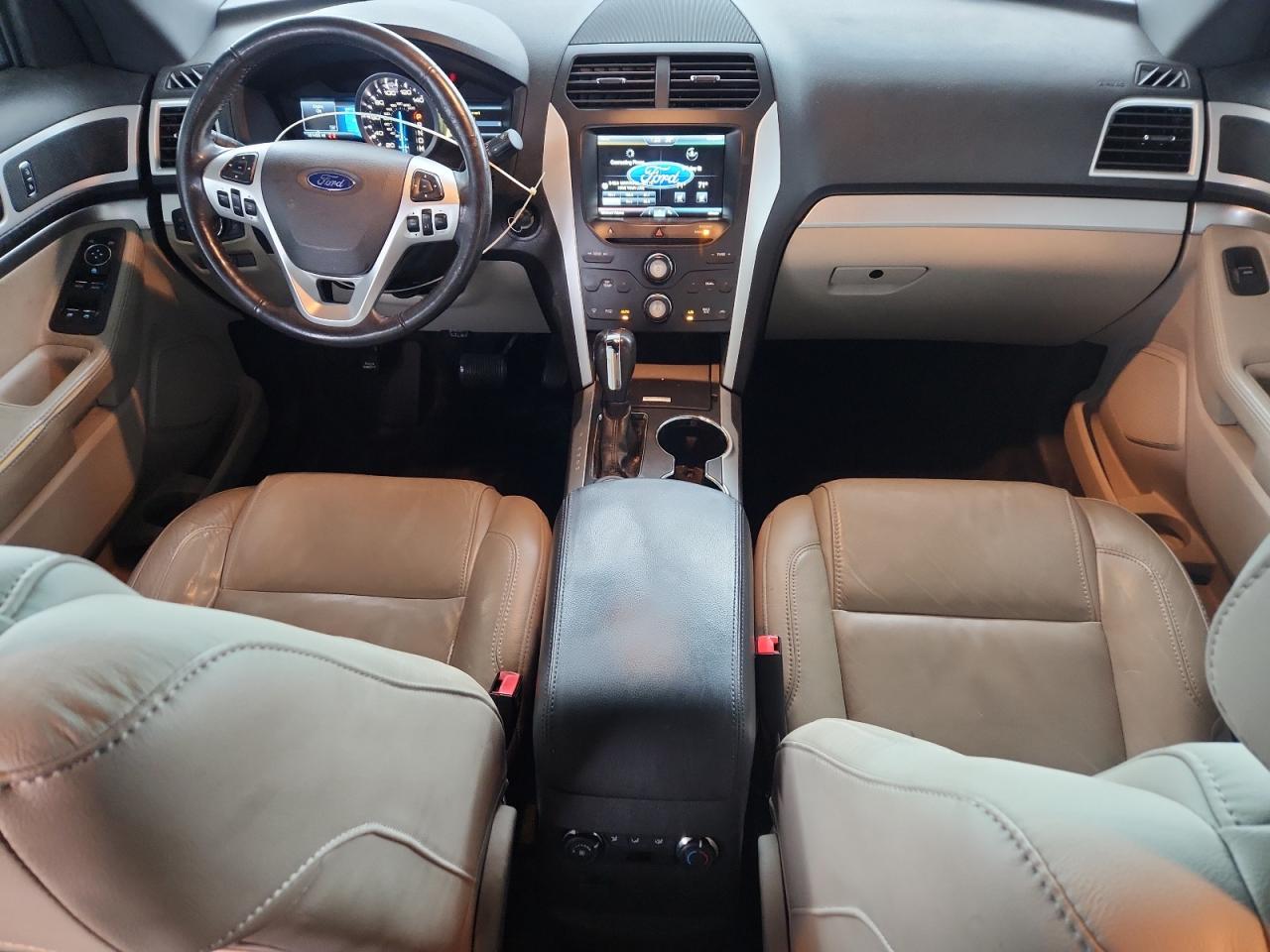 Ford Explorer Xlt Image 4