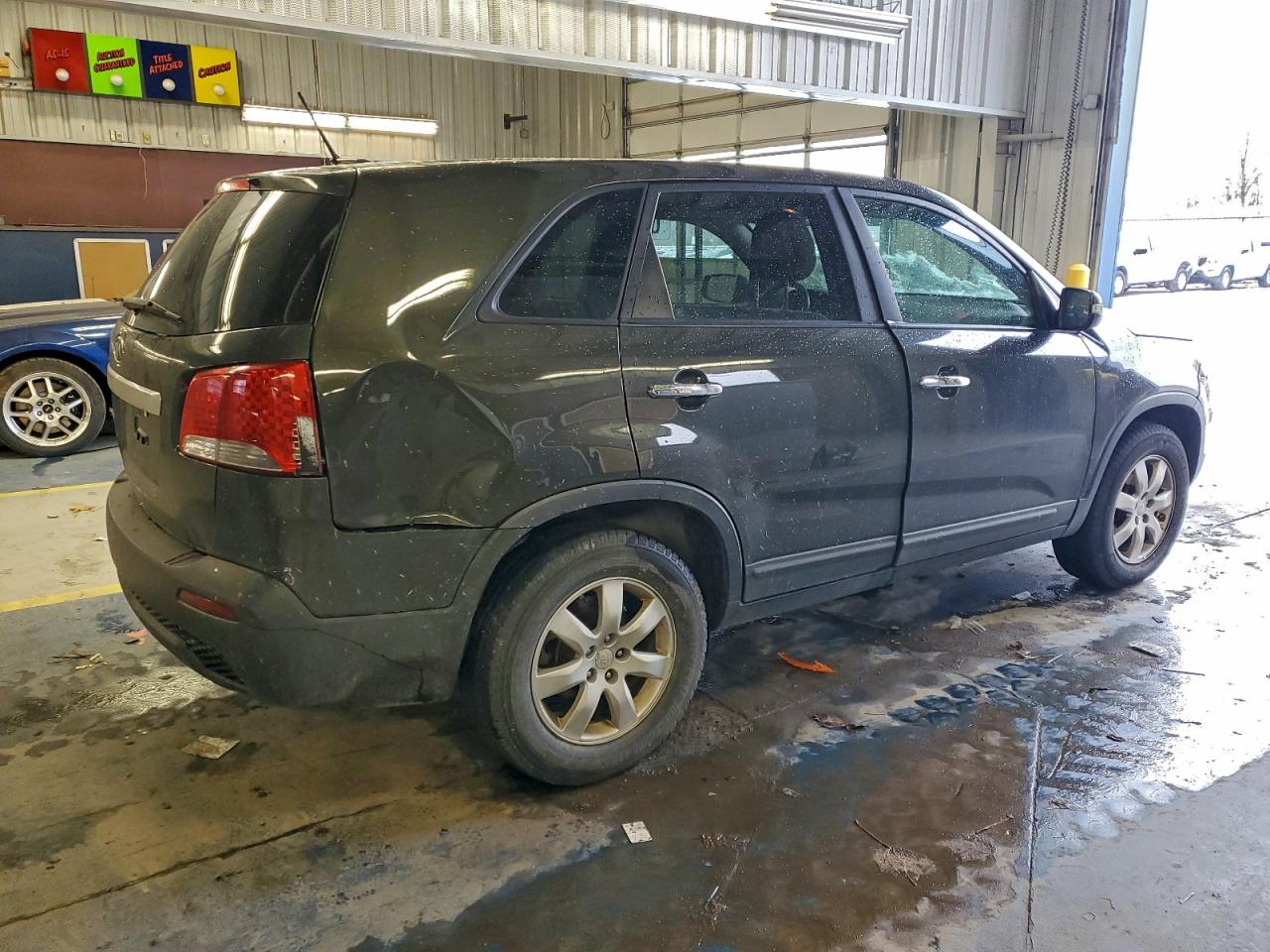 Kia Sorento Base Image 12