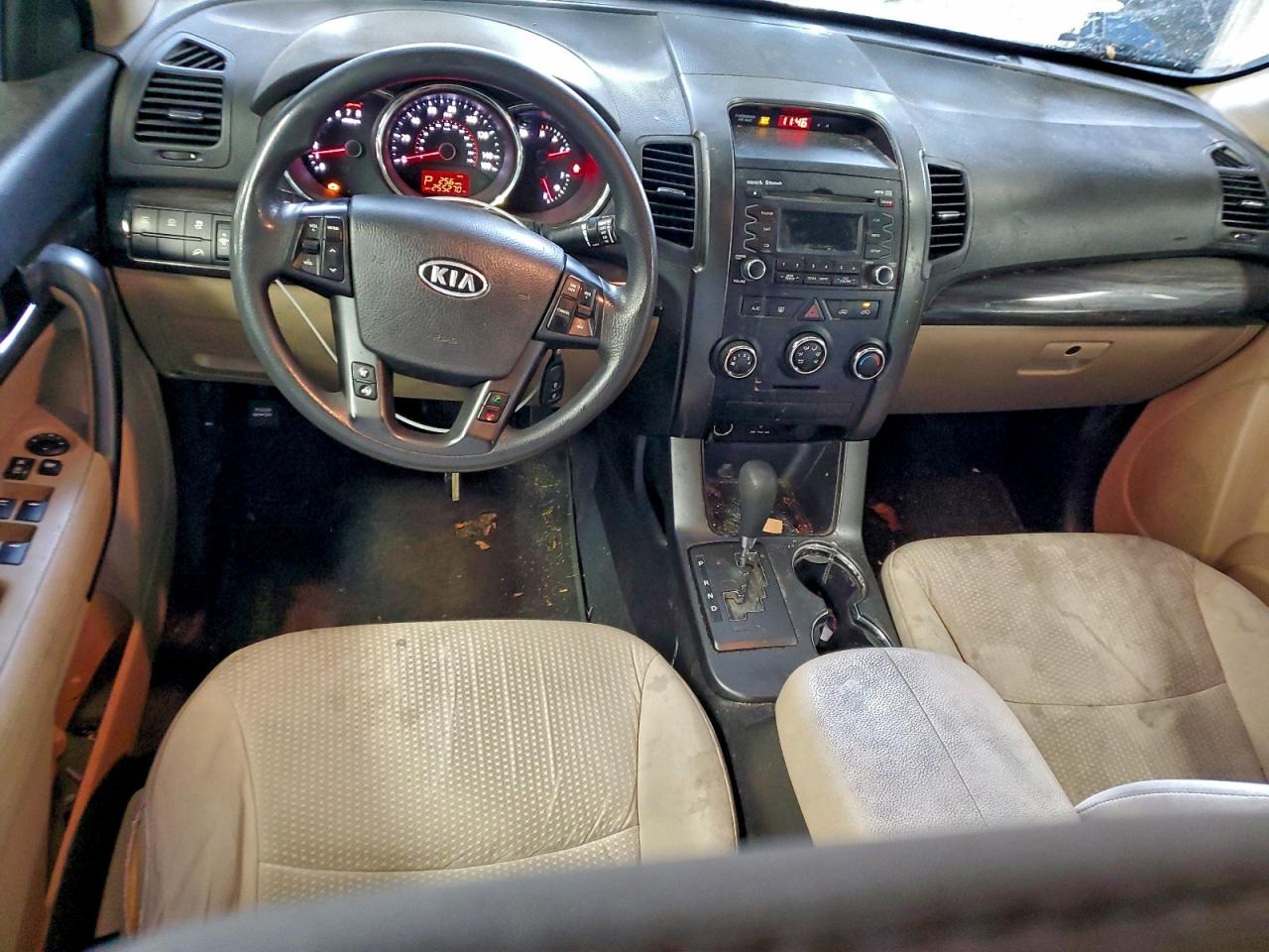 Kia Sorento Base Image 10