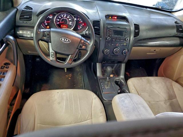 Kia Sorento Base Image 10