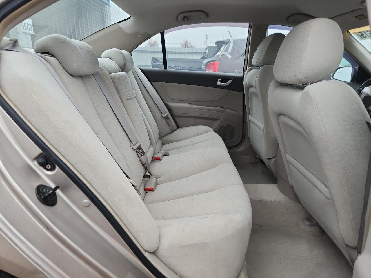 Hyundai SONATA Gls Image 10