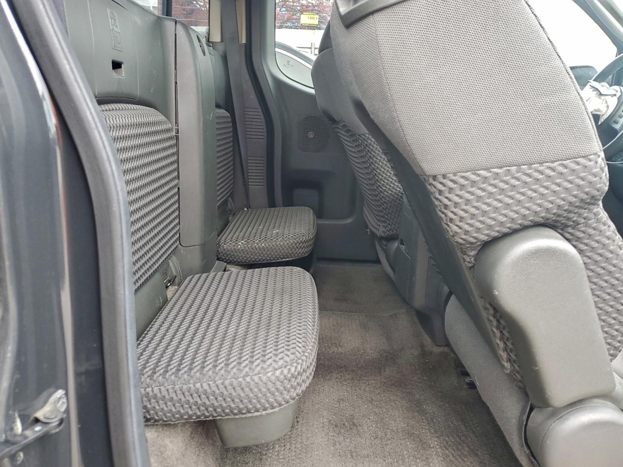 Nissan Frontier Sv Image 10