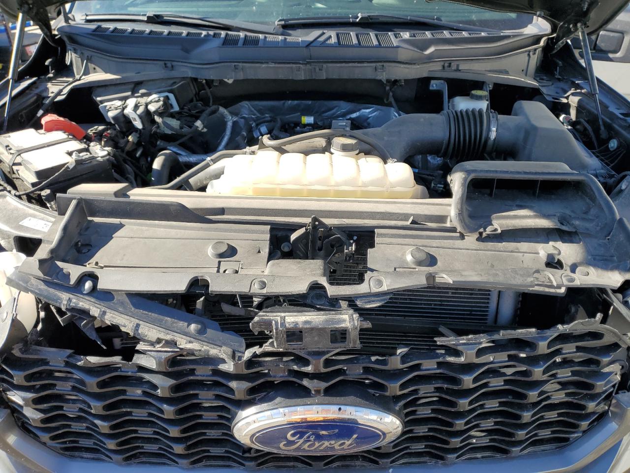 Ford F-150 Supercrew Image 10