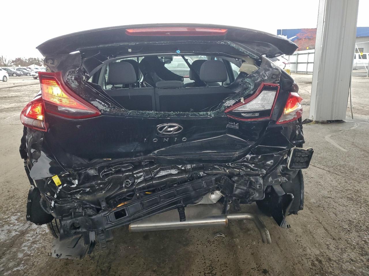 Hyundai Ioniq Blue Image 3