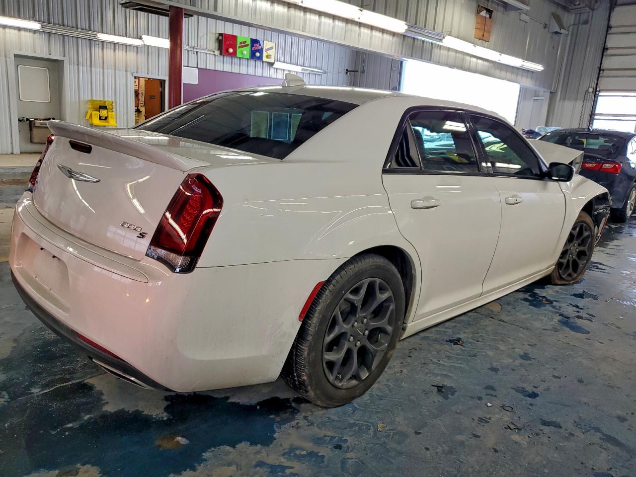Chrysler 300 S Image 5