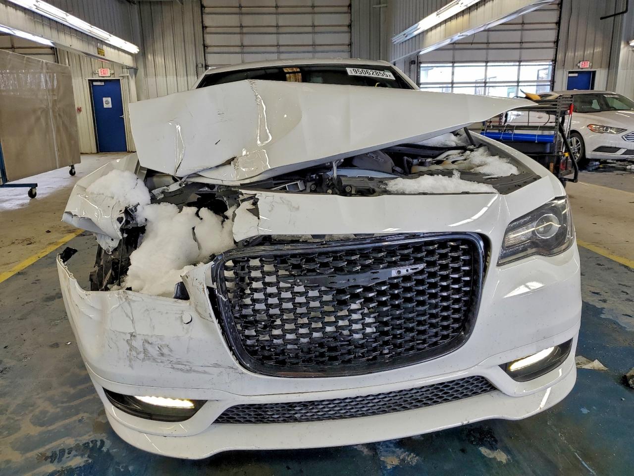 Chrysler 300 S Image 4