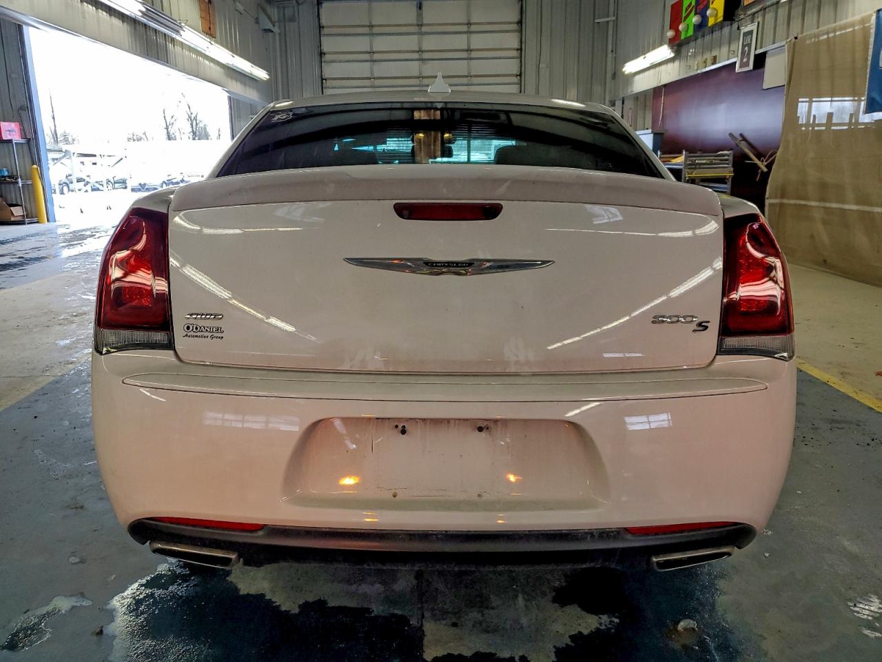 Chrysler 300 S Image 6