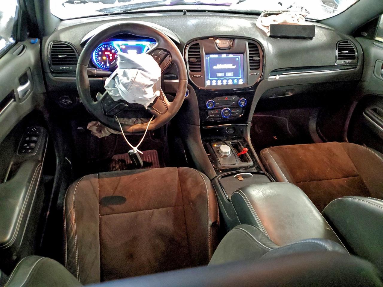 Chrysler 300 S Image 11