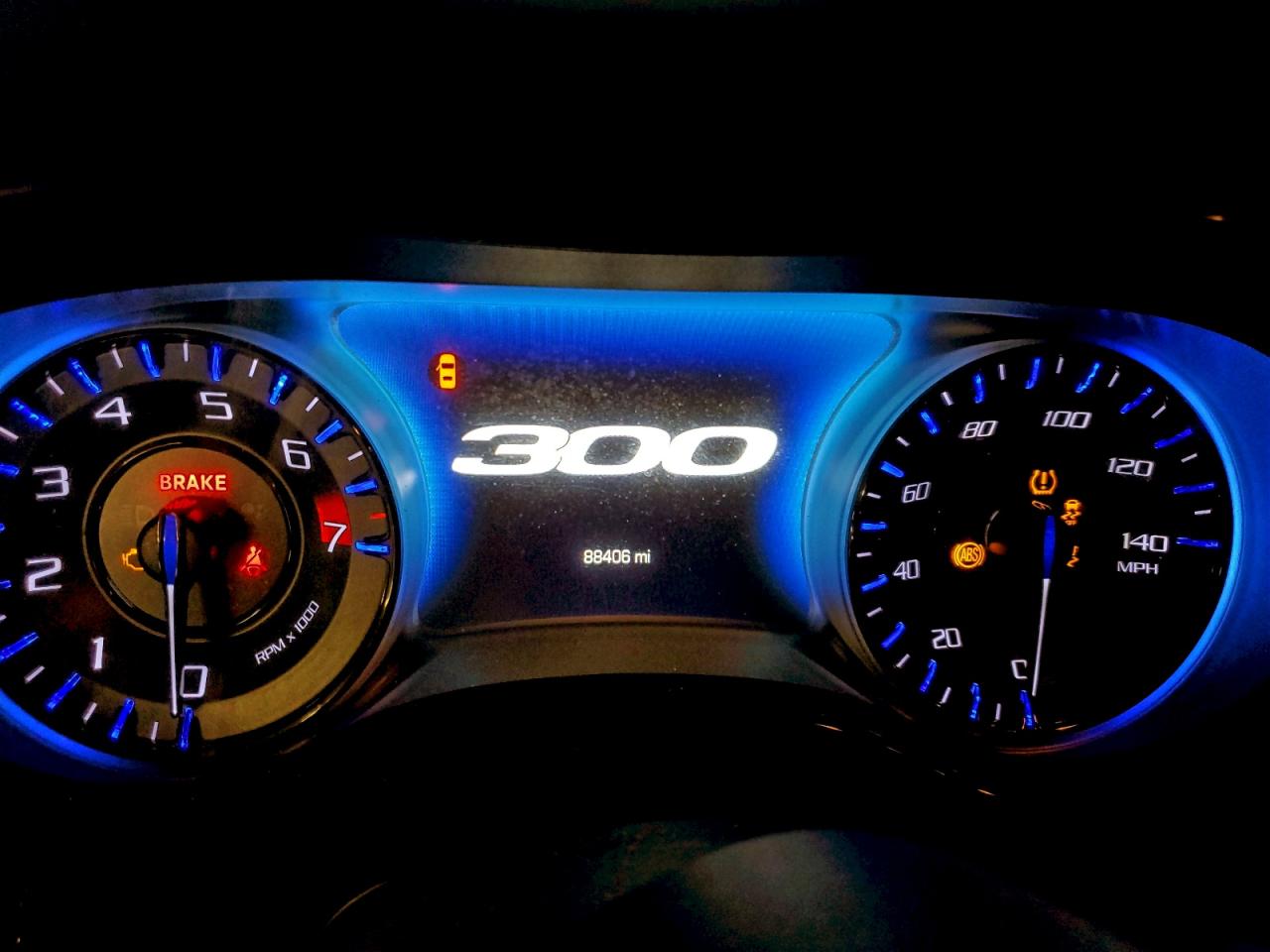 Chrysler 300 S Image 2