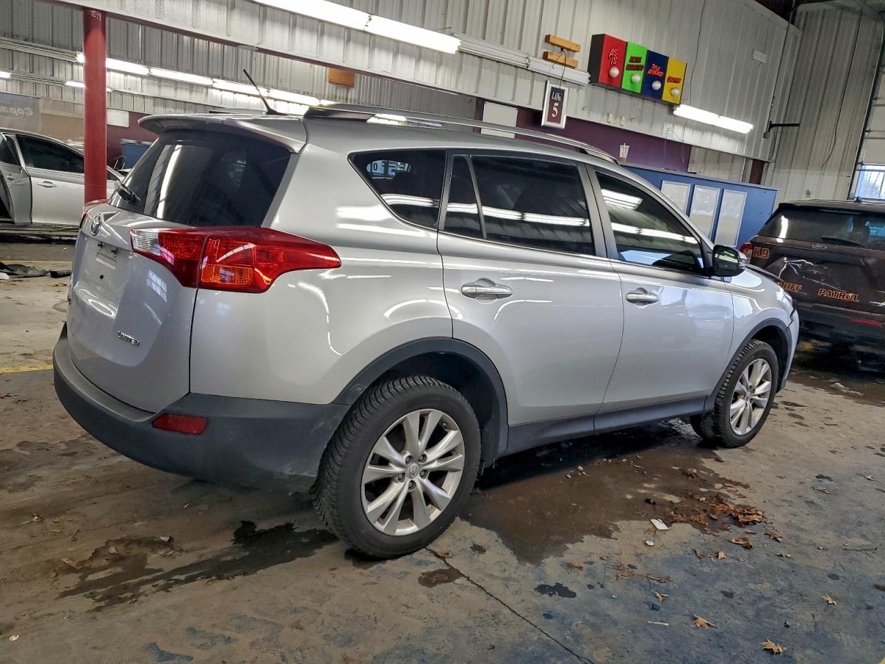 Toyota RAV4 Limited Image 7