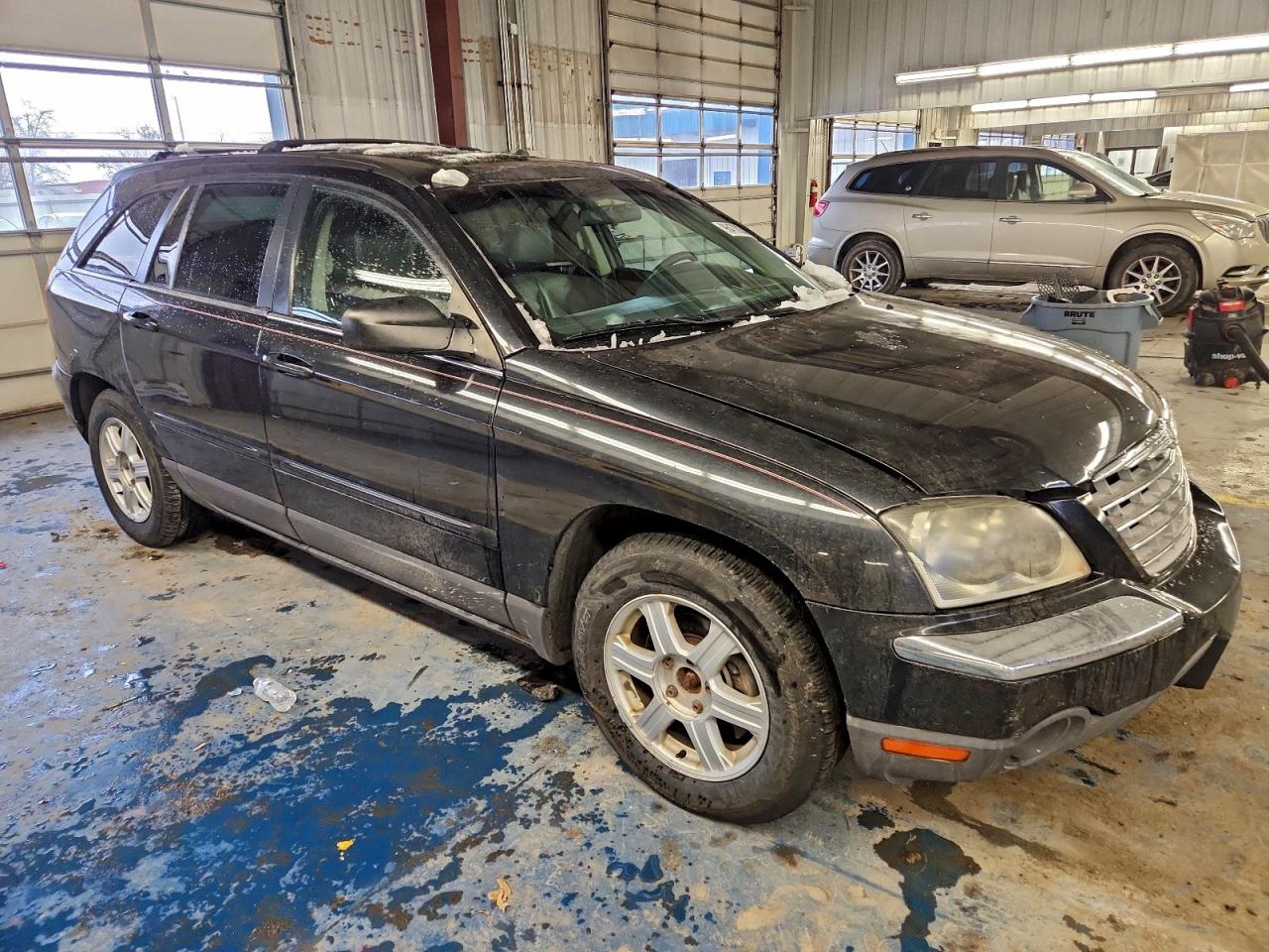 Chrysler Pacifica Touring Image 4