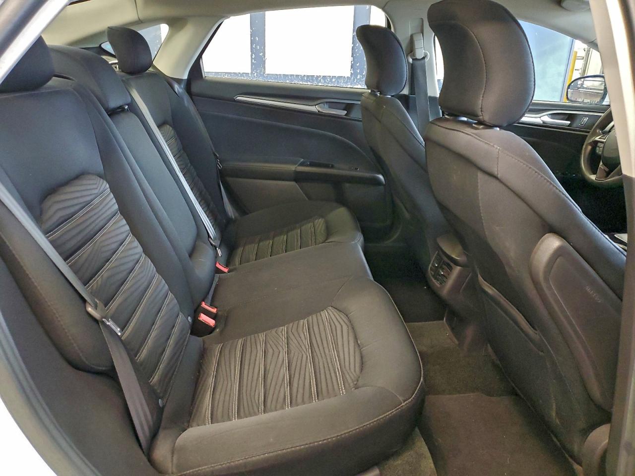 Ford Fusion Se Image 8