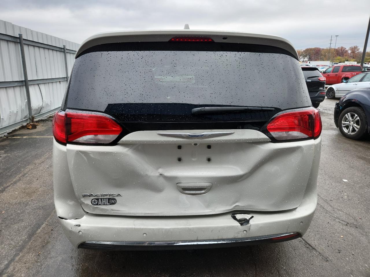 Chrysler Pacifica Touring L Plus Image 5