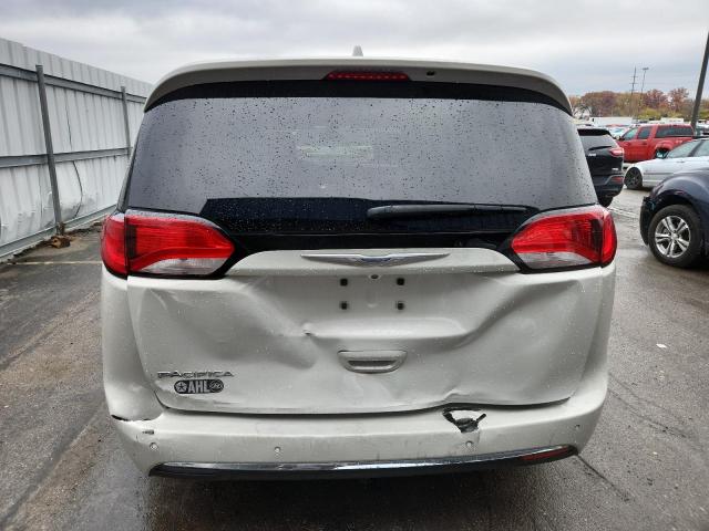 Chrysler Pacifica Touring L Plus Image 5