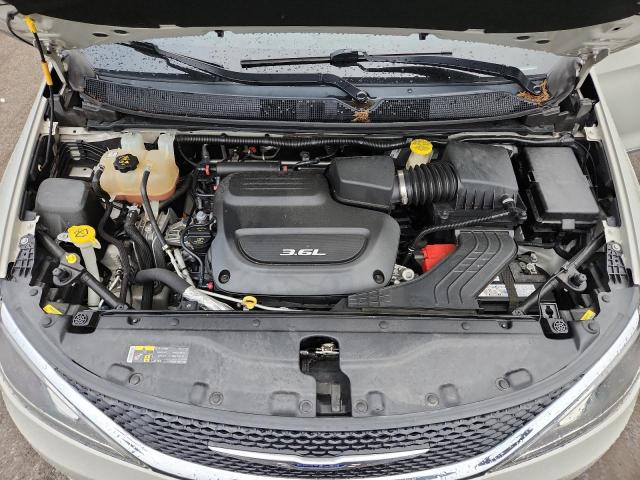 Chrysler Pacifica Touring L Plus Image 8