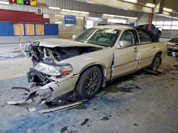  Salvage Lincoln Towncar