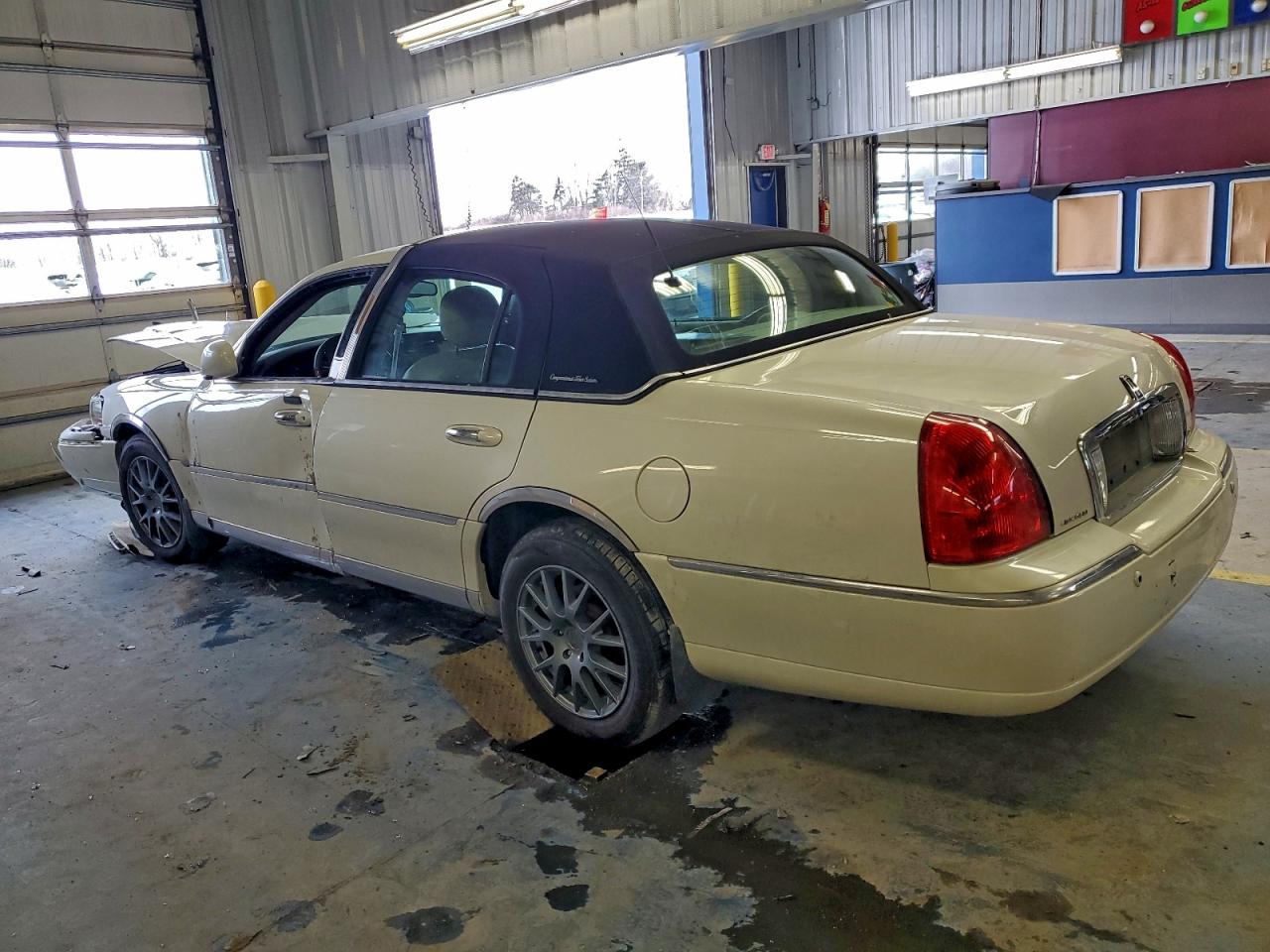 Lincoln Towncar Ultimate Image 12