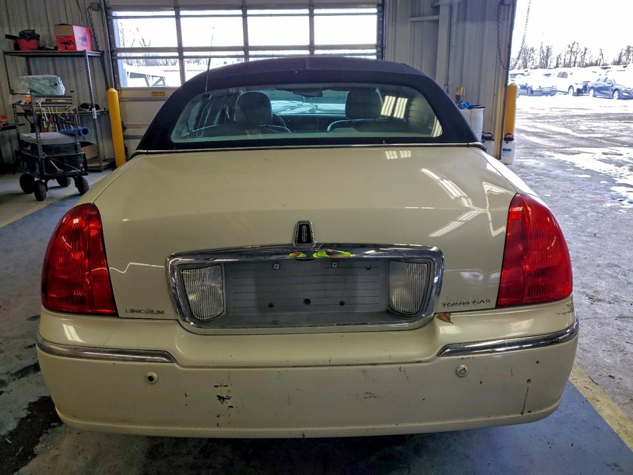 Lincoln Towncar Ultimate Image 4