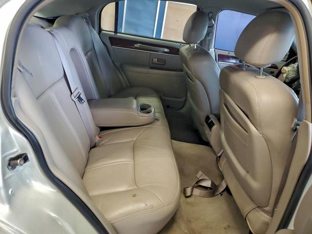 Lincoln Towncar Ultimate Image 3