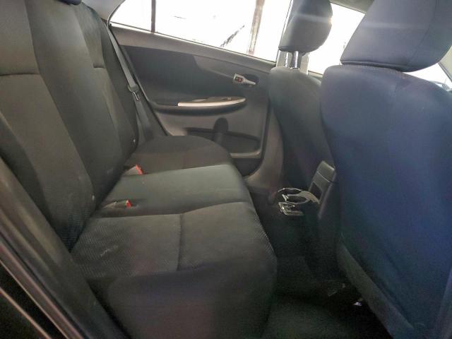 Toyota Corolla Base Image 9