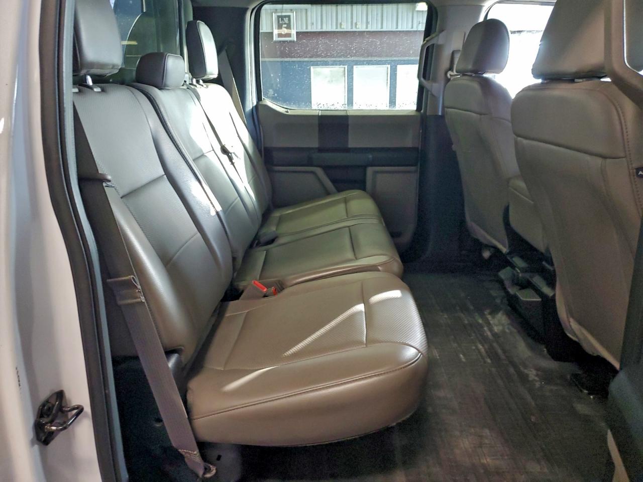 Ford F-150 Supercrew Image 11