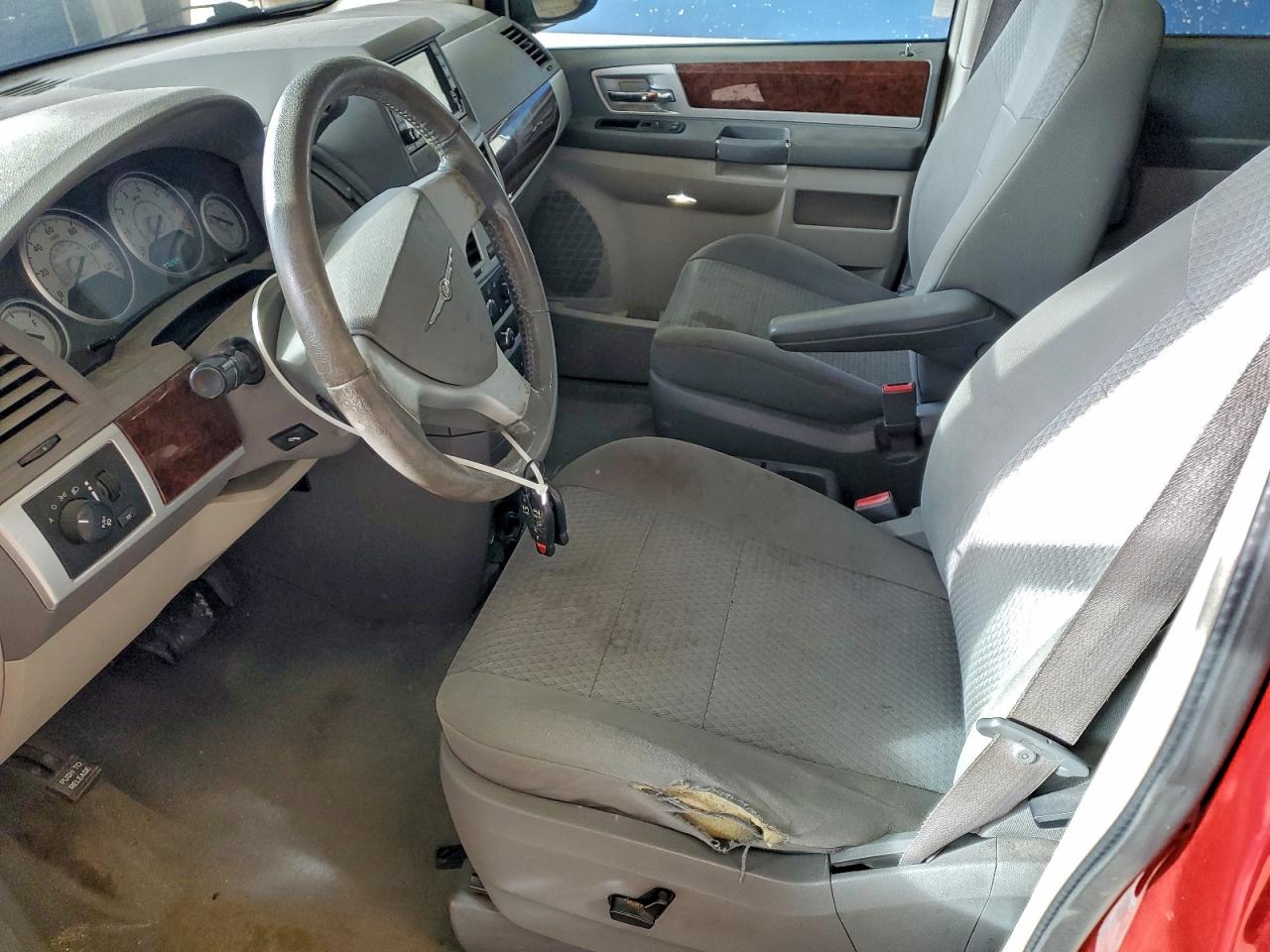 Chrysler Minivan Touring Image 14