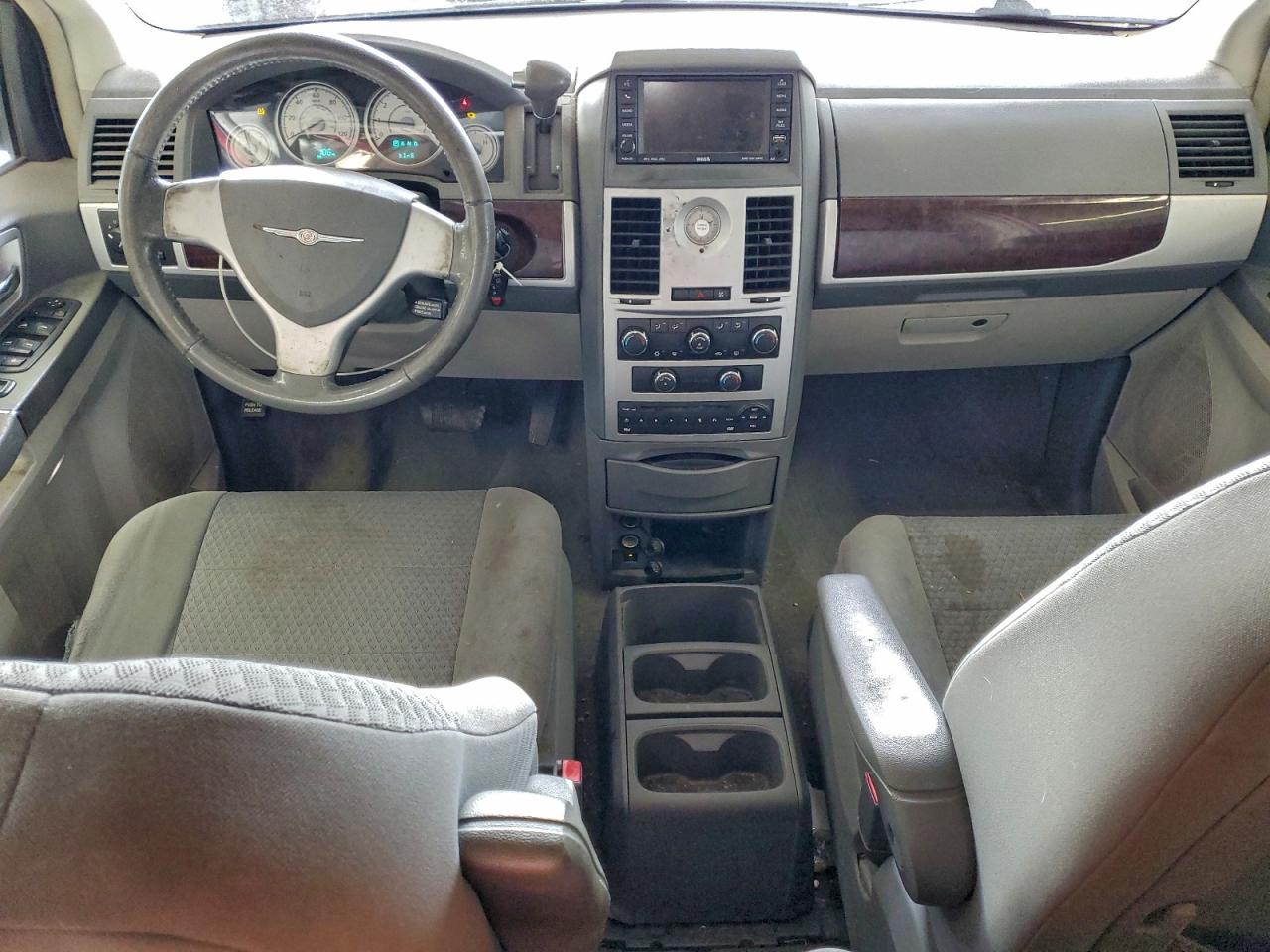 Chrysler Minivan Touring Image 12