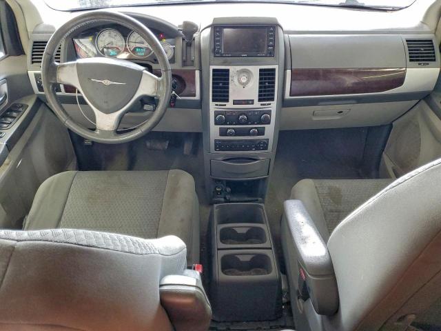 Chrysler Minivan Touring Image 12