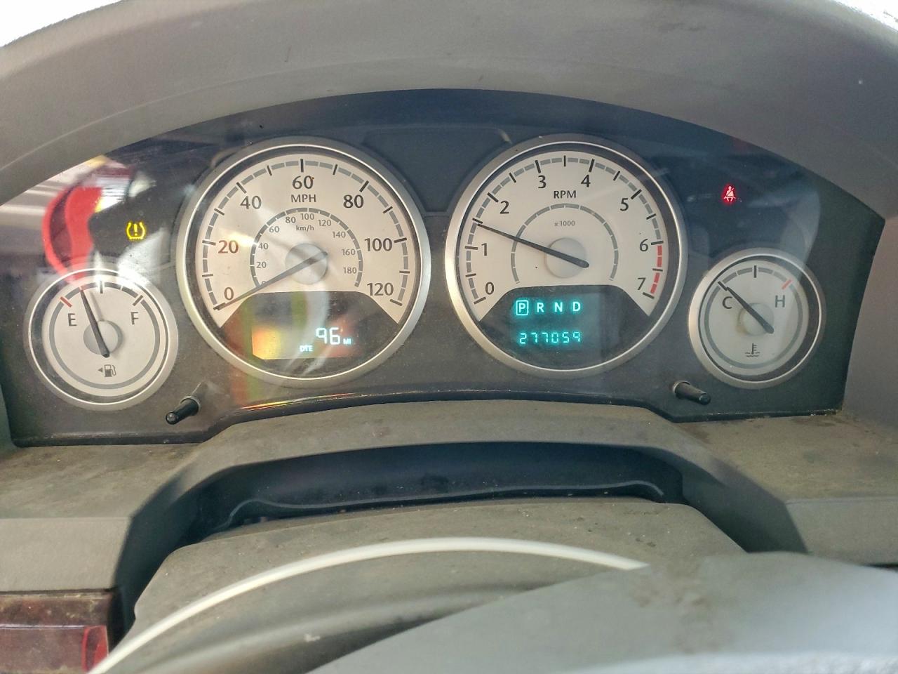 Chrysler Minivan Touring Image 11