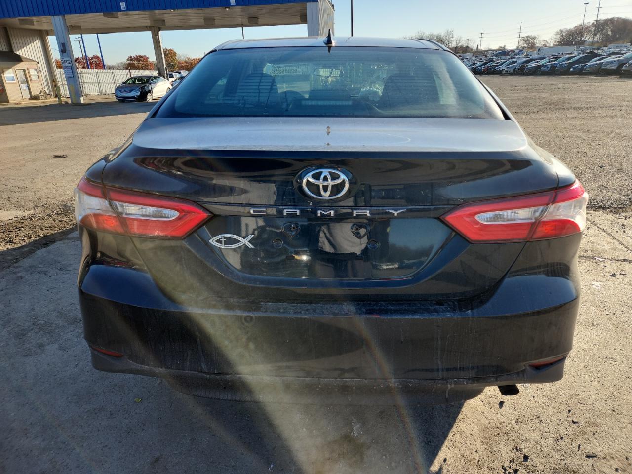 Toyota Camry L Image 12