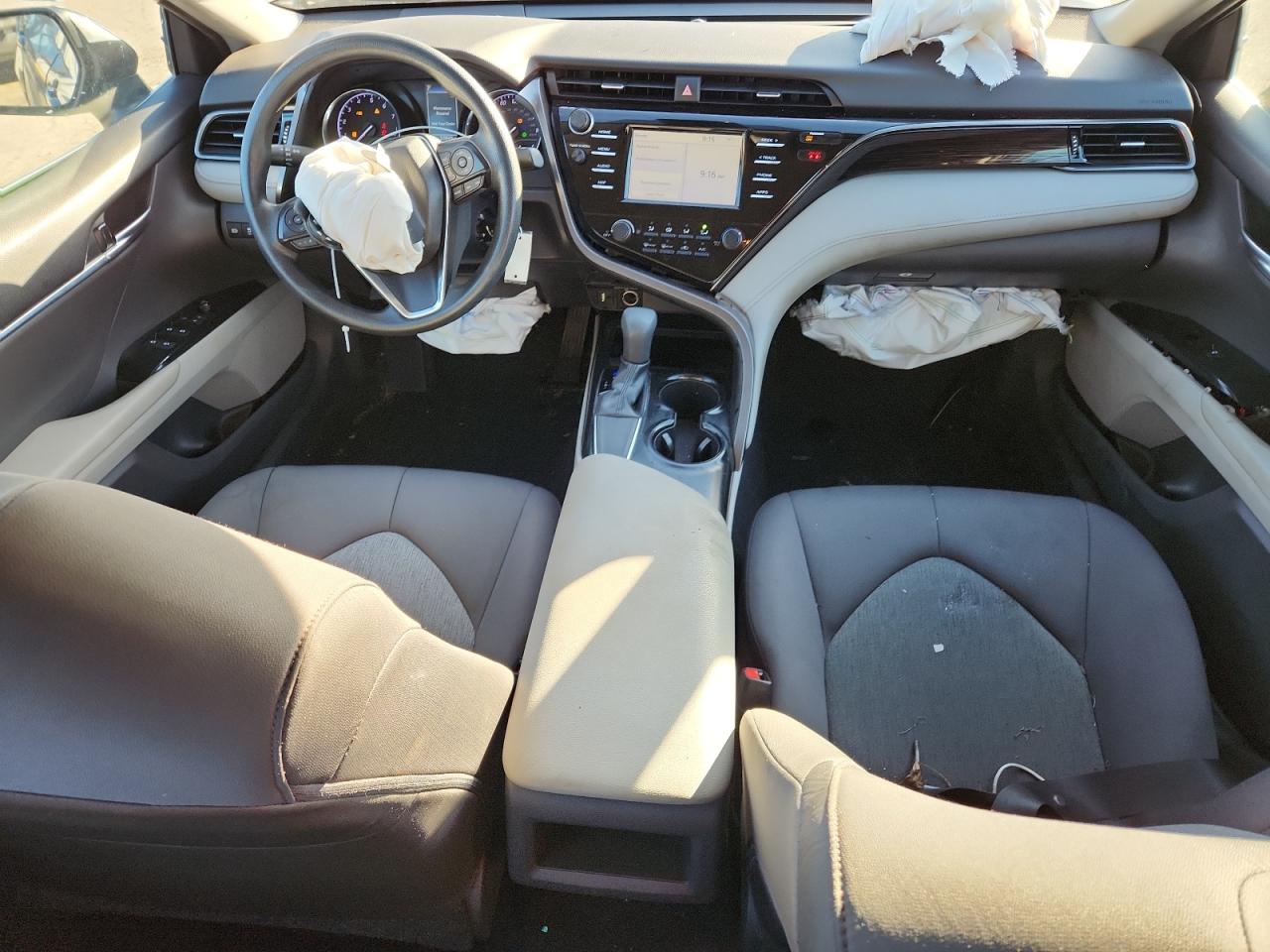 Toyota Camry L Image 5