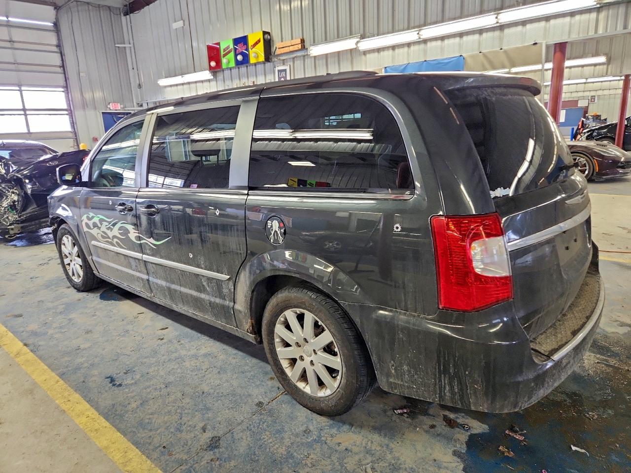 Chrysler Minivan Touring L Image 12