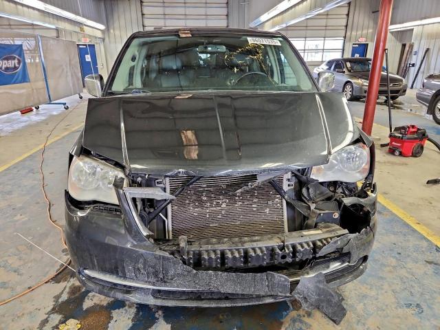 Chrysler Minivan Touring L Image 3