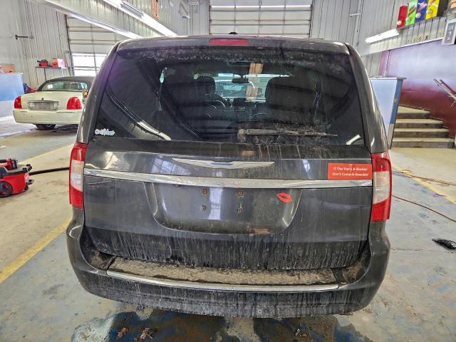 Chrysler Minivan Touring L Image 10