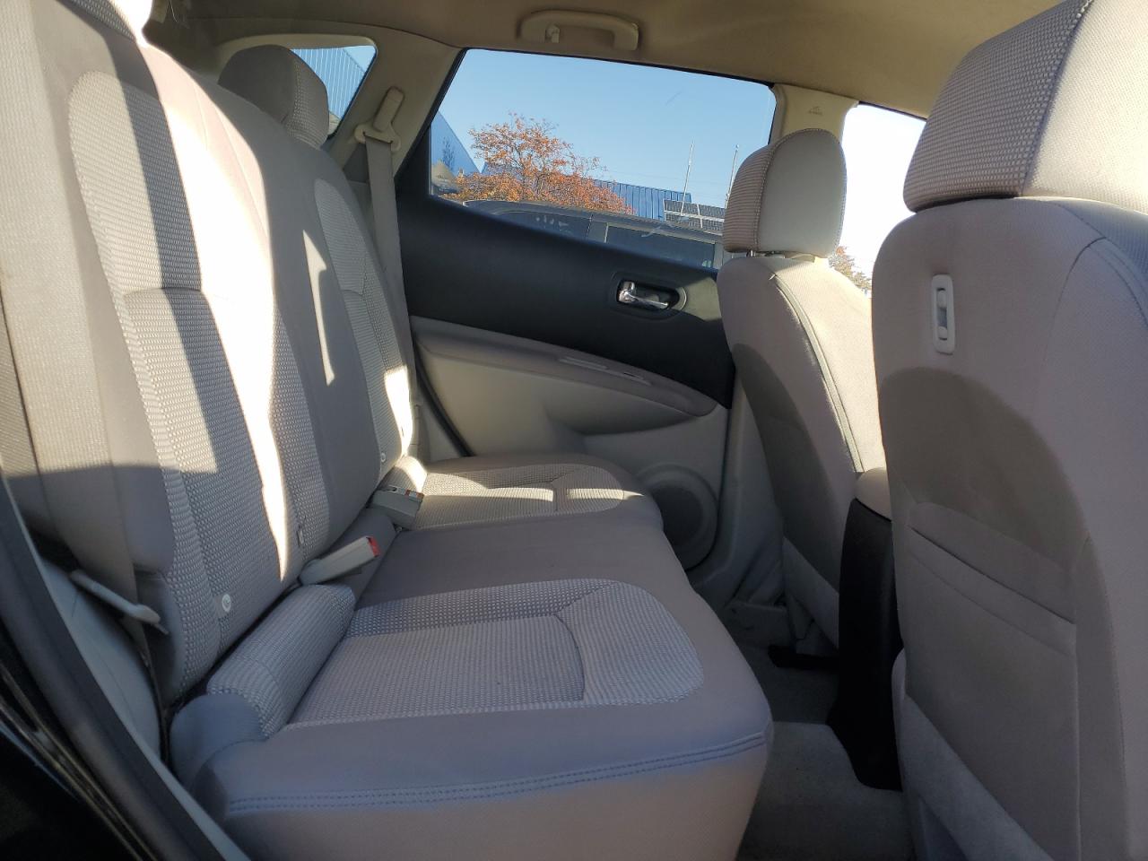 Nissan Rogue S Image 7