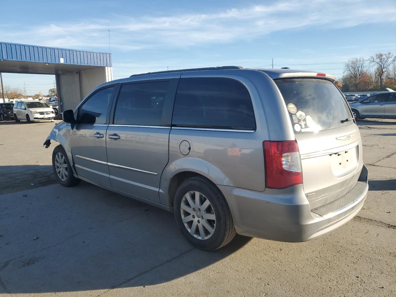 Chrysler Minivan Touring Image 4