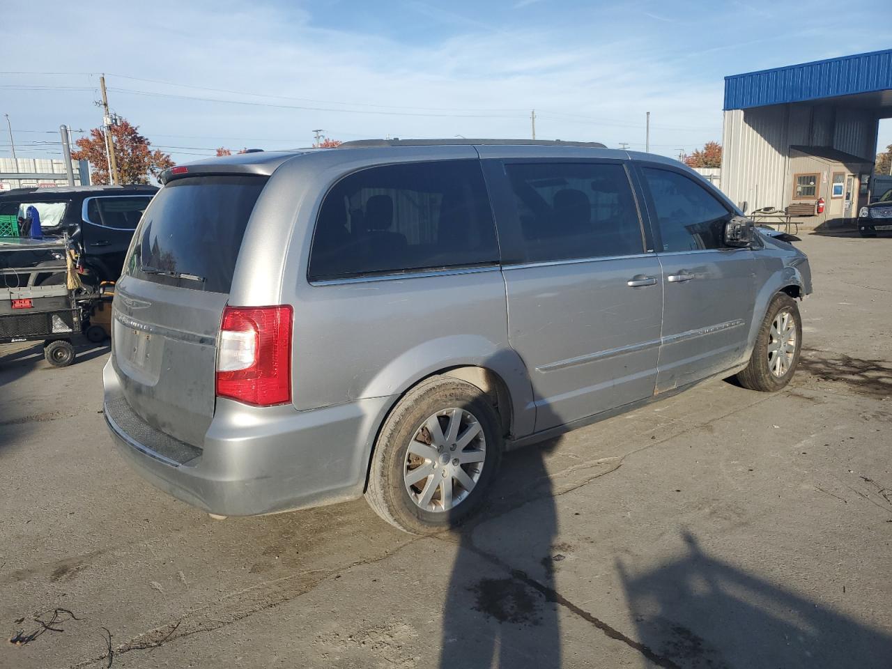 Chrysler Minivan Touring Image 2