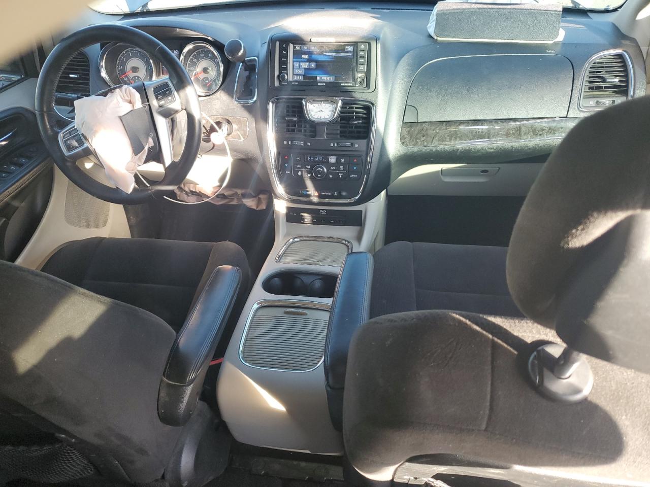 Chrysler Minivan Touring Image 7