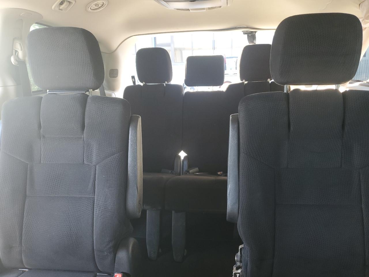 Chrysler Minivan Touring Image 6