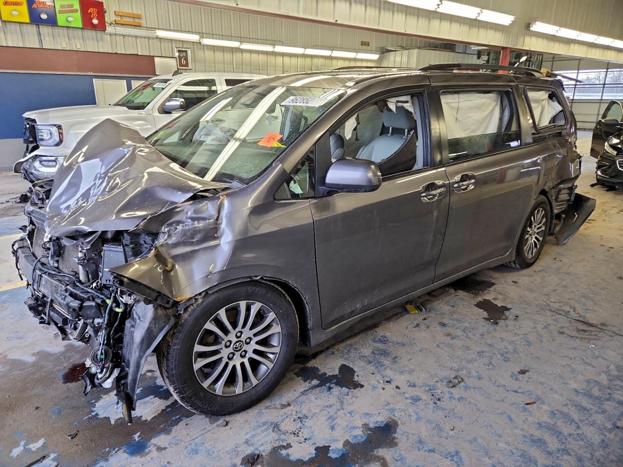 Toyota Sienna Xle Image 1