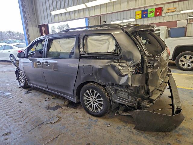 Toyota Sienna Xle Image 3