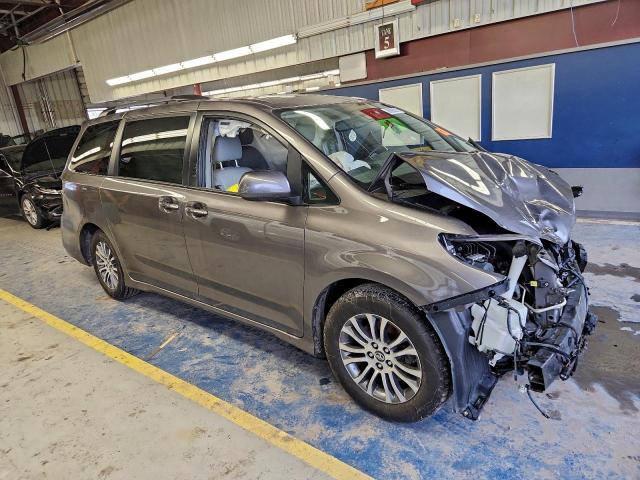 Toyota Sienna Xle Image 6