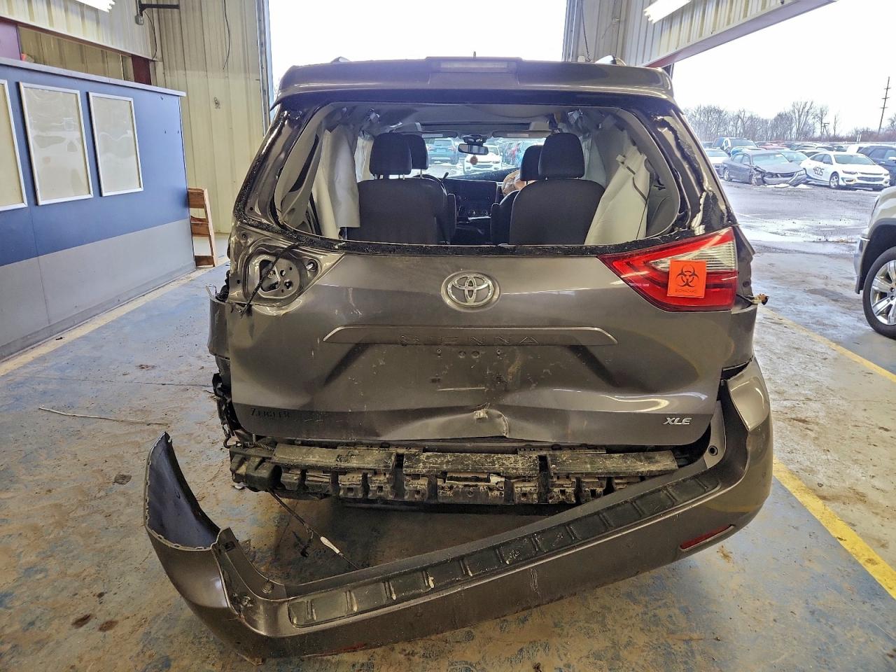 Toyota Sienna Xle Image 10