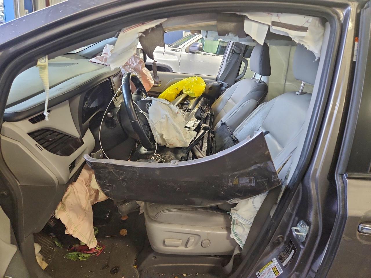 Toyota Sienna Xle Image 4