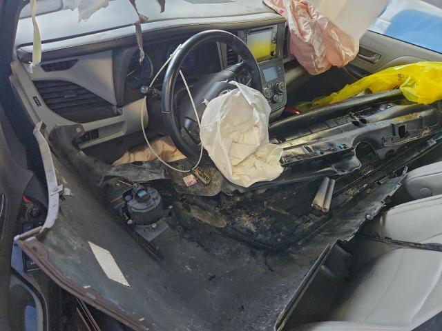 Toyota Sienna Xle Image 5